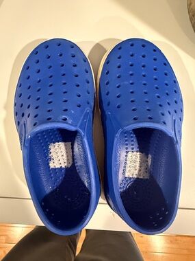 Native Shoes Kids Royal Blue Slip-On Water Clogs